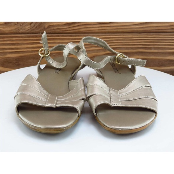 Cabin Creek Size 7 M Women Sandal Ankle Strap Beige Synthetic - Picture 2 of 10